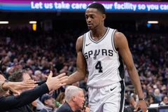 德埃隆·福克斯