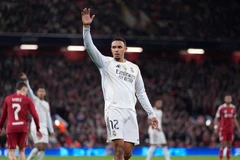 特伦特·亚历山大-阿诺德