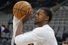 德埃隆·福克斯